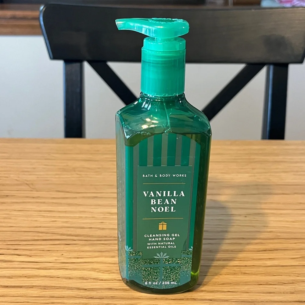 Bath & Body Works Cleansing Gel Hand Soap. Vanilla Bean Noel. - Picture 1 of 6